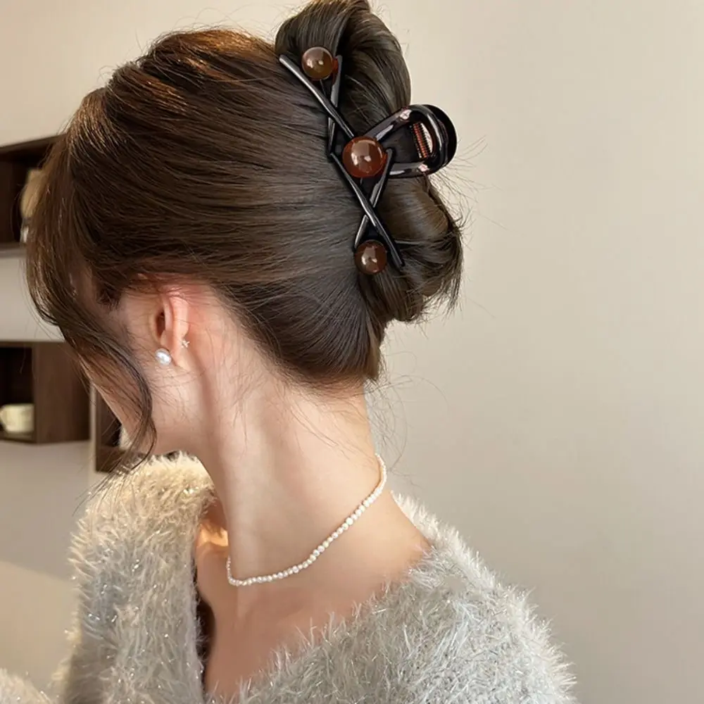 

Fashion Matte Pearl Hair Claw Korean Style Hollow Bead Hair Grab Hair Accessories Plastic Large Shark Clip Ladies
