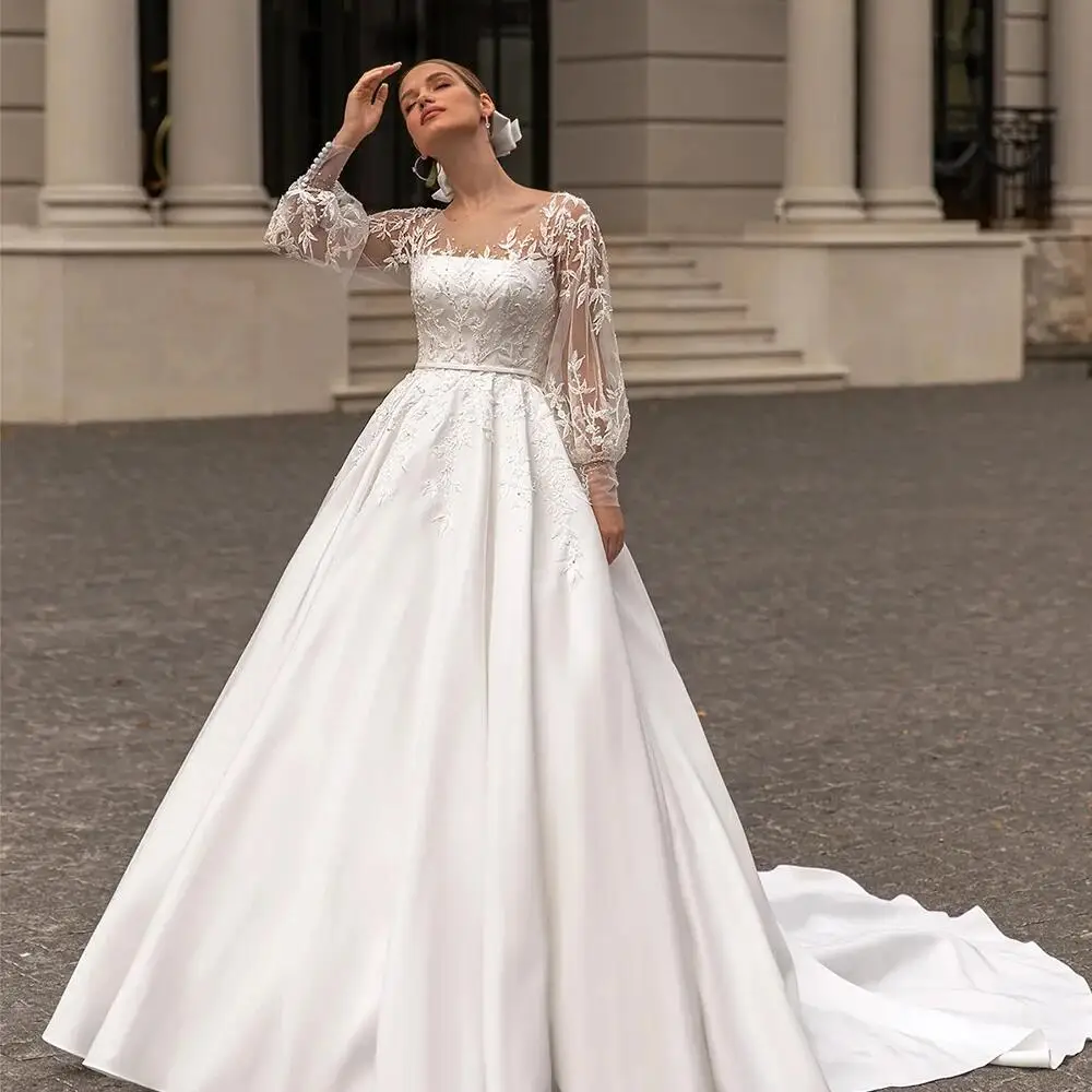 

Classic Satin Wedding Dresses O-Neck Long Sleeves Bride Gowns with Applique Sweep Train A-Line Plus Size Wedding Dress for Women