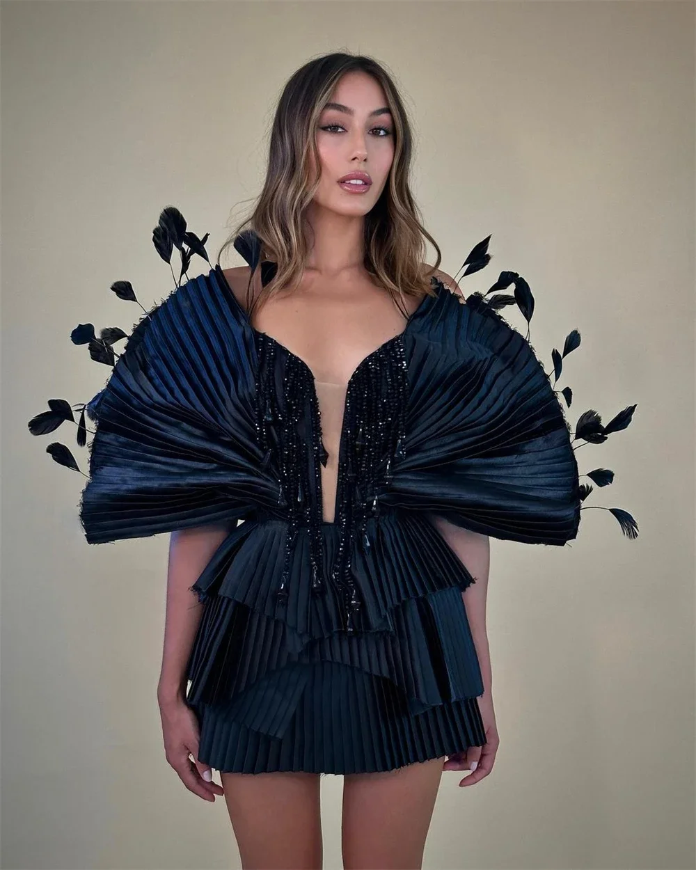 Meetlove فساتört2013 Moda Sexy Escote en V Sin Tirantes Vestidos de Fiesta Mini Sin Mangas Plumas Lentejuelas Fruncido Noche Formal