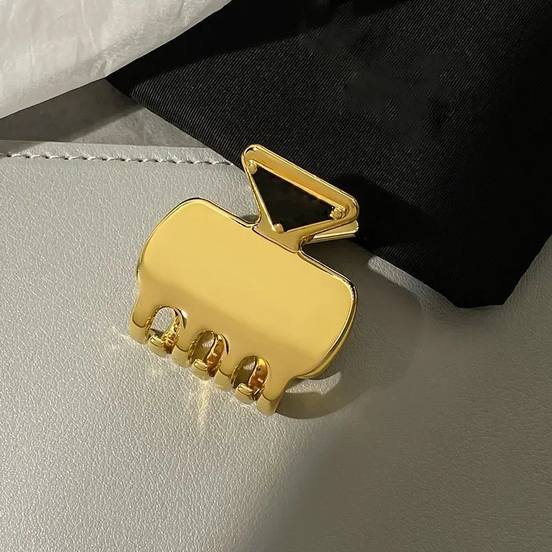 Nieuwe Gouden Omgekeerde Driehoek Kleine Grijper Hoge Kwaliteit Lichte Luxe Haai Clip Vrouwen Haar Clip Paardenstaart Clip Haar Accessorie