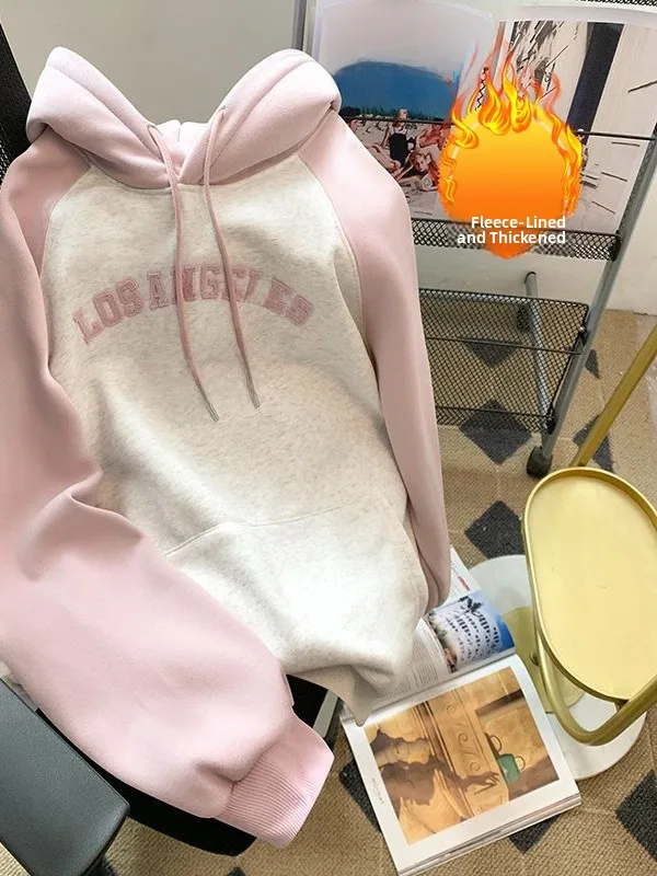 

Розовая толстовка с капюшоном для женщин, утепленная, с вставками на плечах, с буквенным принтом, повседневная, универсальная, осенне-зимняя верхняя одежда