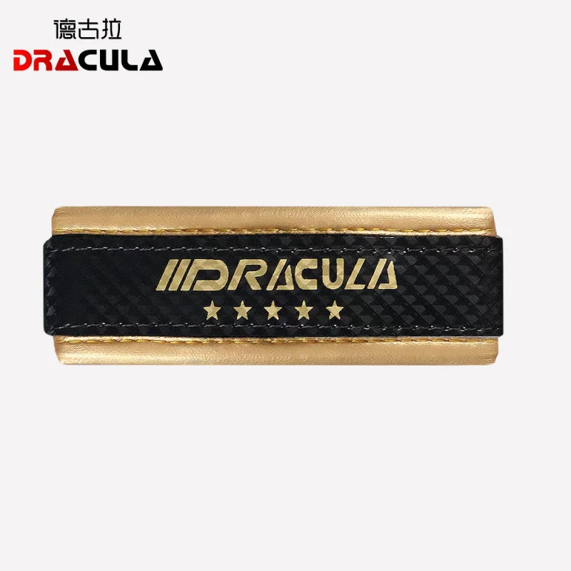 

Боксерские перчатки на шнуровке с застежкой-липучкой, самозатягивающиеся, без помощи других лиц.