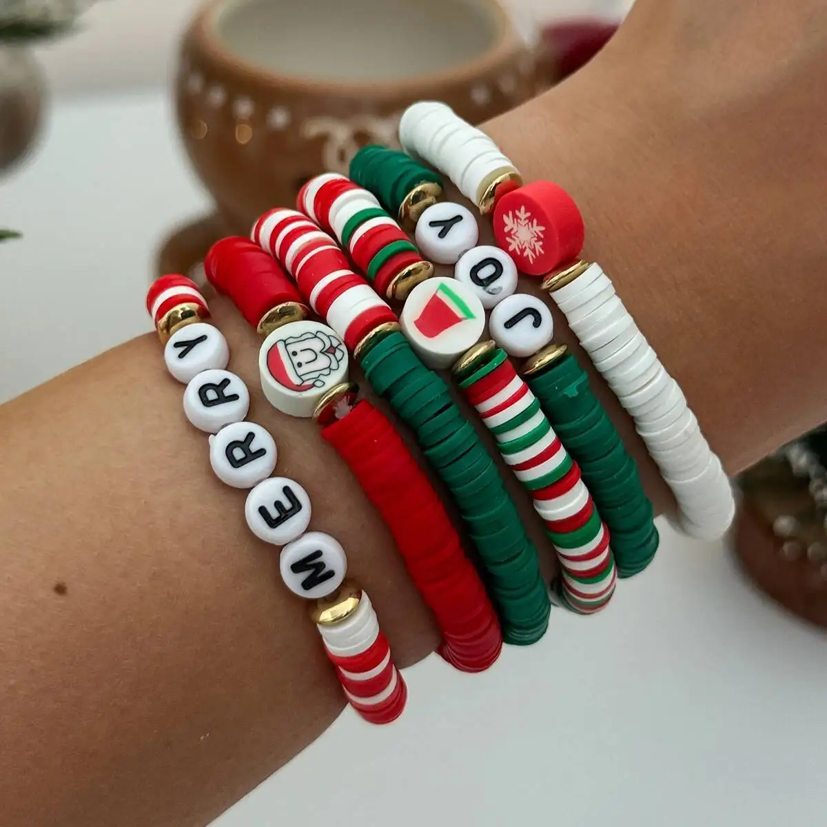 

KunJoe 6pcs/set Red Green Polymer Clay Bead Chain Bracelet for Women 2026 New Year Santa Claus Snowflake Christmas Bracelet Set