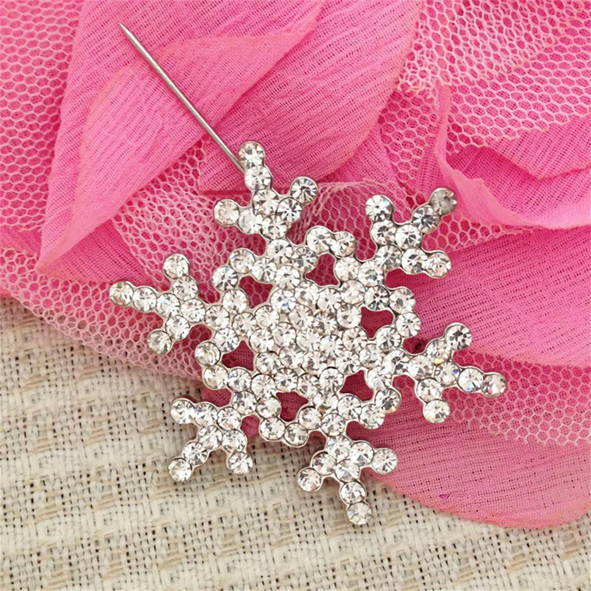 Rinhoo Rhinestone Imitation Pearl Snowflake Brooches For Women Festivel Christmas Snow Flower Pins Winter Badge New Year Jewelry