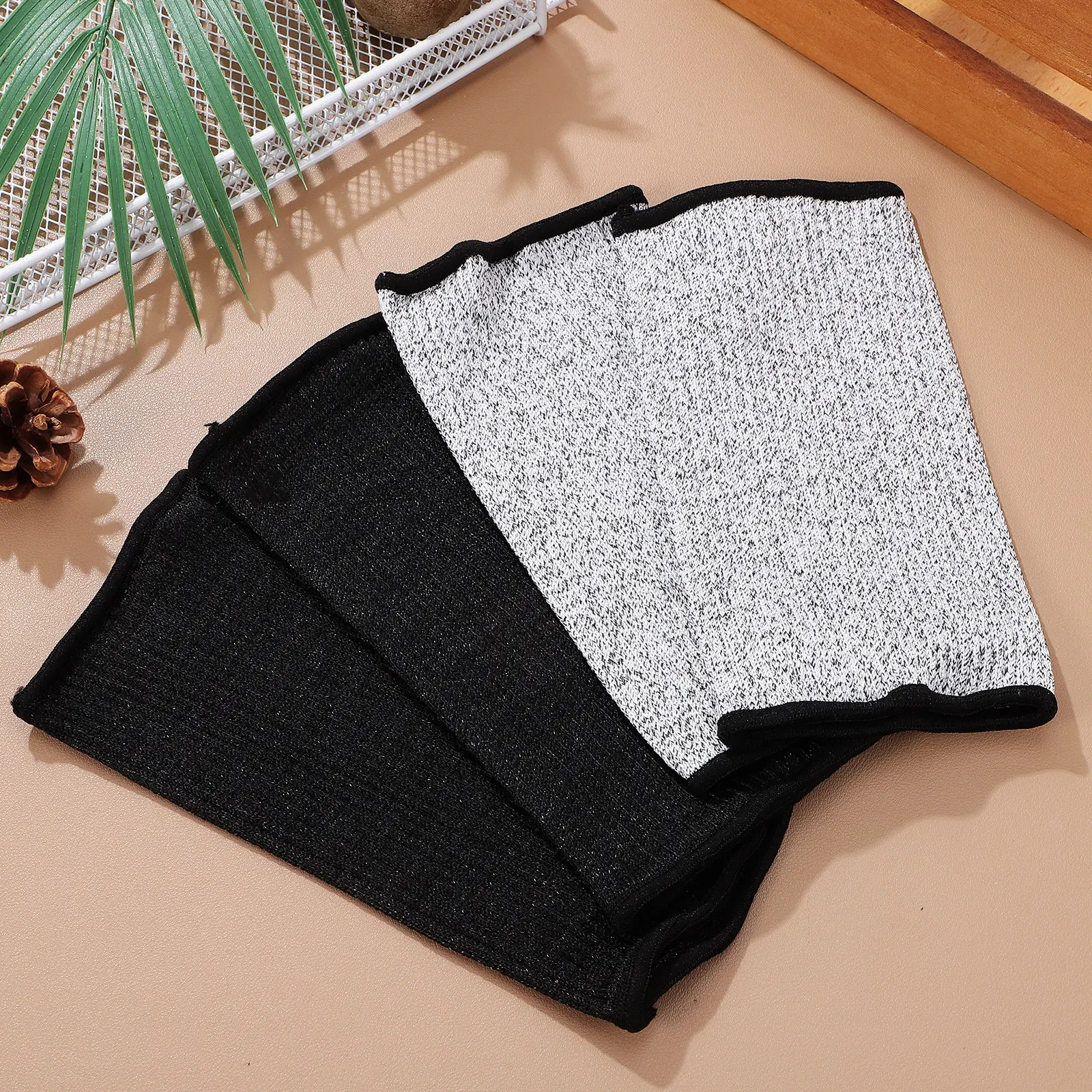 

2Pairs Cut Resistant Forearm Sleeves Stretchable Arm Guards Protective Safety Sleeves for Gardening Moving Working Industrial