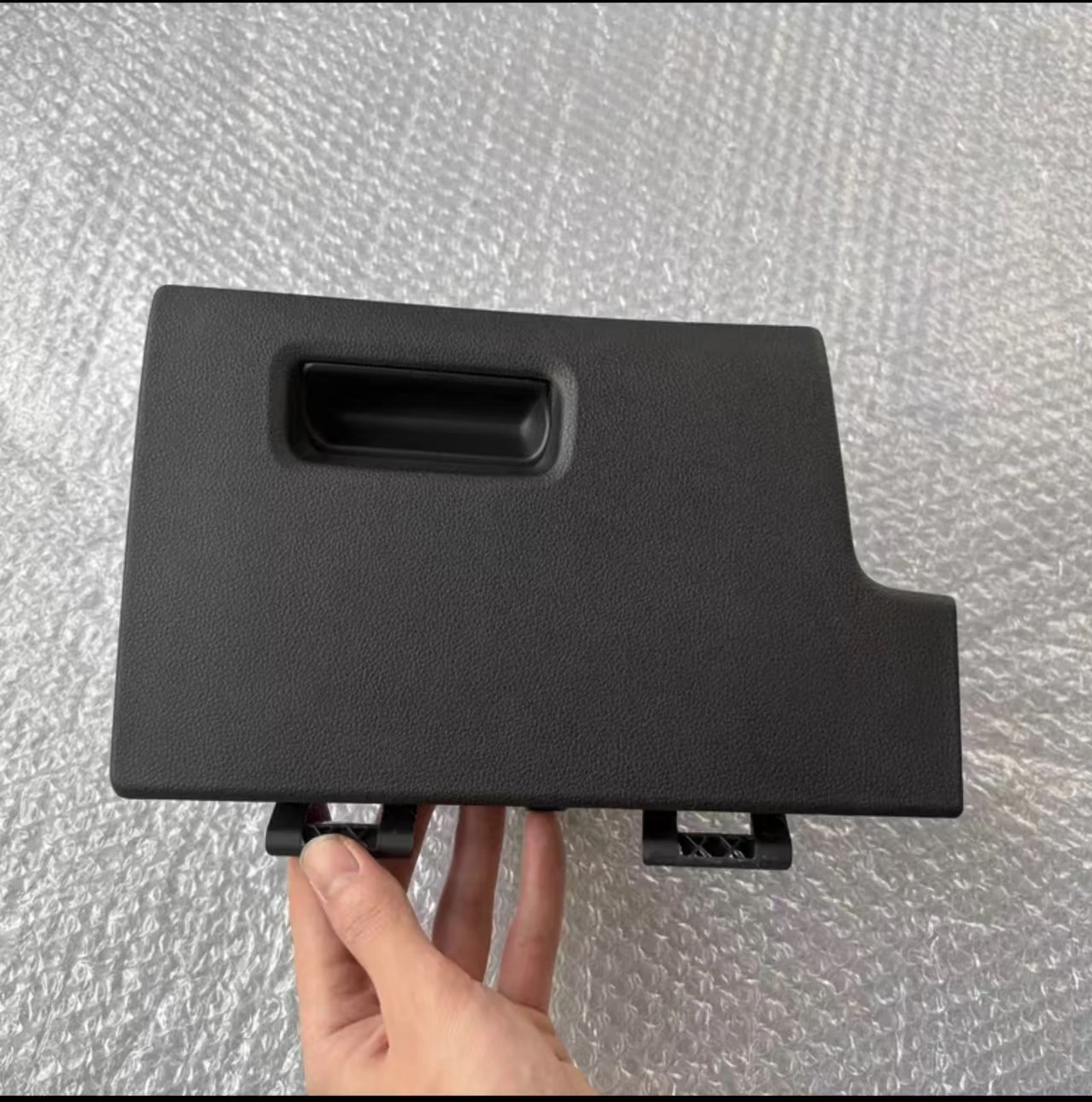 

For Volkswagen /24/25 TAYRON TigaunL Pro Driver's storage box