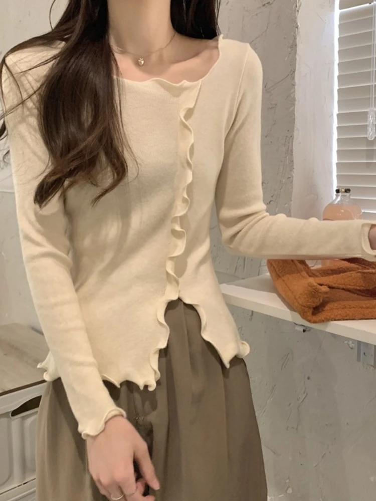 سترات نسائية محبوكة لخريف وشتاء 2025 سترات غير رسمية ضيقة بحافة فطريات الأذن وأكمام طويلة وفتحة جانبية بلوفر نسائي ملابس علوية متينة