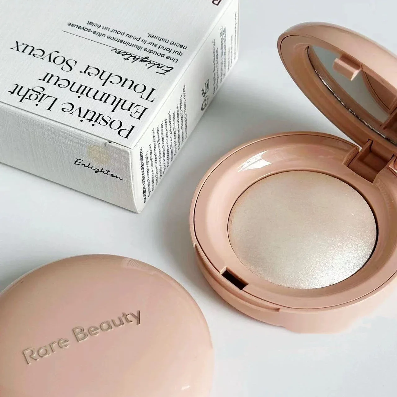 Tavolozza di evidenziatori per il viso alla moda Tavolozza di illuminatori Bagliore naturale Impermeabile Glitter Shimmer Trucco evidenziatore in polvere al forno