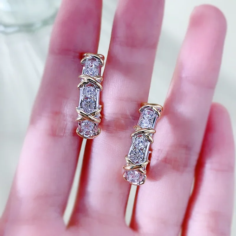 

Женские серьги из серебра 925 пробы с шестнадцатью камнями