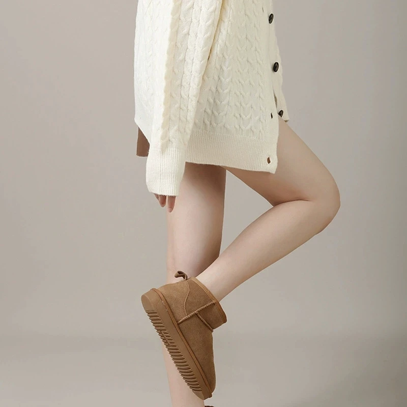 جديد 2025 حذاء نسائي شتوي صغير للغاية مصمم حذاء أسترالي ذو نعل سميك للجلد حذاء فرو الكاحل الدافئ حذاء فاخر