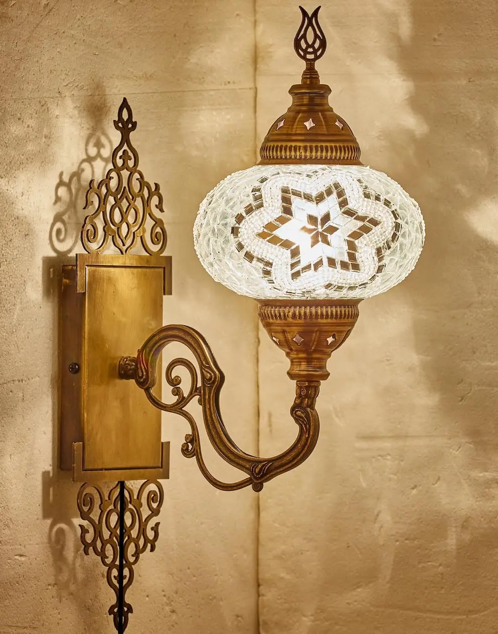 Turkish Moroccan Mosaic Plug-In Wall Sconce Lamp, Handmade Tiffany-Style Glass Globe, Ornate Brass Base, 5.2Ft Cord, Decorative