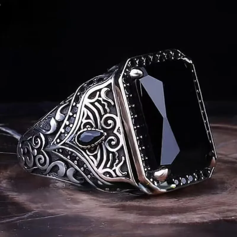 New style inlaid black gemstone men\'s ring with fashion banquet high-end jewelry