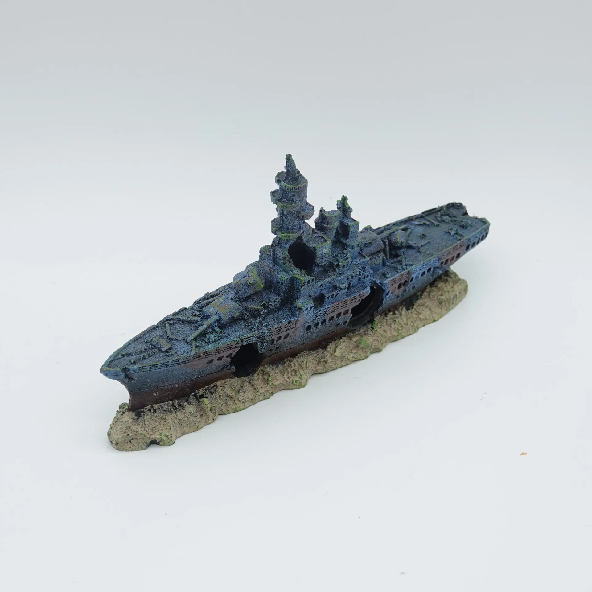 Aquarium fish tank crafts, shipwreck landscaping ornaments