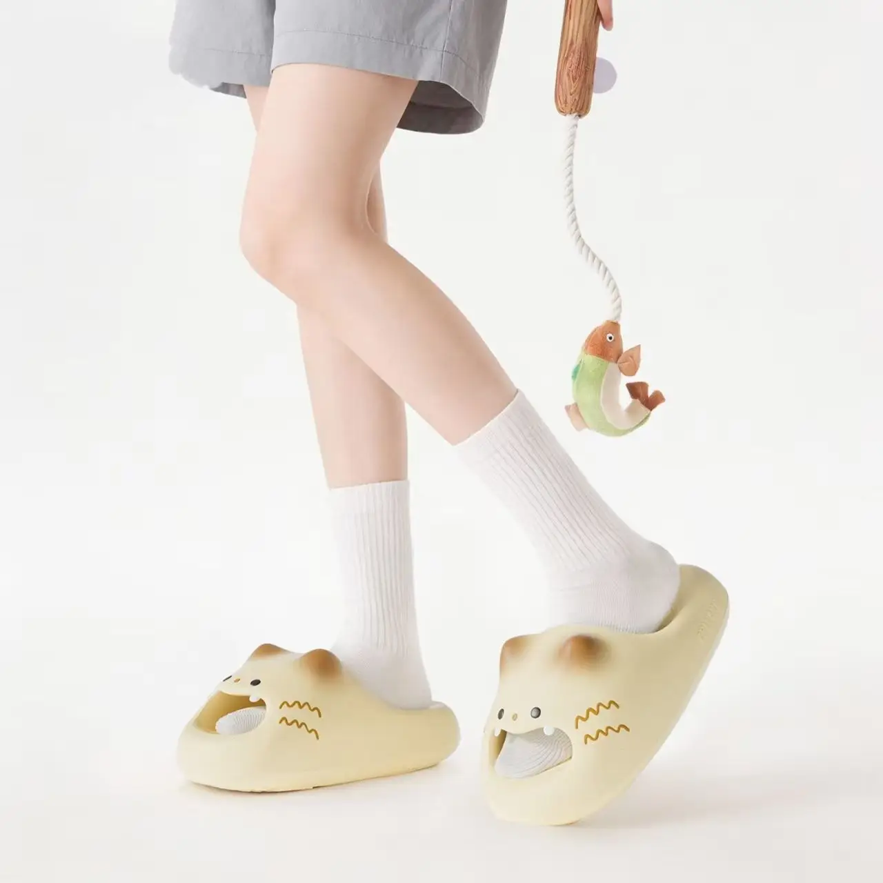 

New 2026 women's adorable cat slippers wateproof home bathroom shoes summer open toe shoes outdoor woman kitten beach slipper