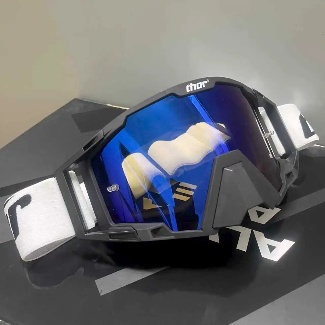 

Off-road motorcycle goggles, cycling sunglasses for men & women. UV400 protection for VTT biking & outdoor sports.