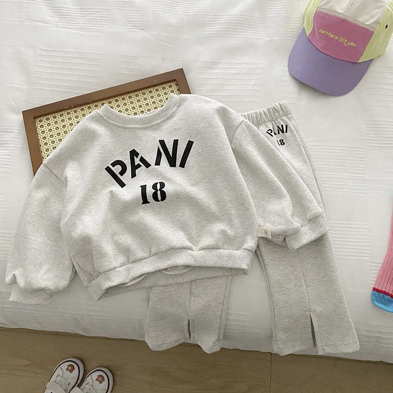 

Girls' Sweatshirt Set Spring New Long Sleeve Letter Print Sweatshirt Flared Pants Sports Set