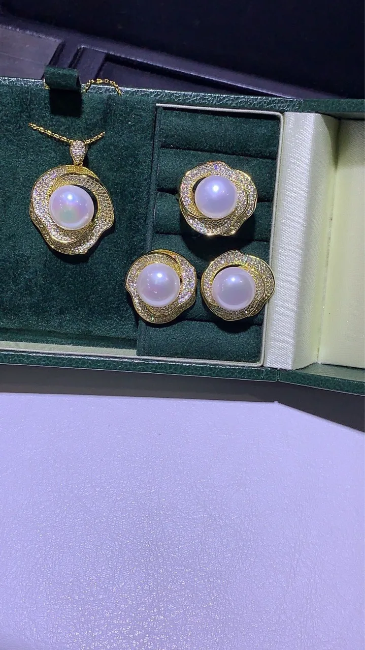 

Wonderful White Freshwater Pearl Stud Ring Pendant Necklace Jewelry Female Three-piece Set