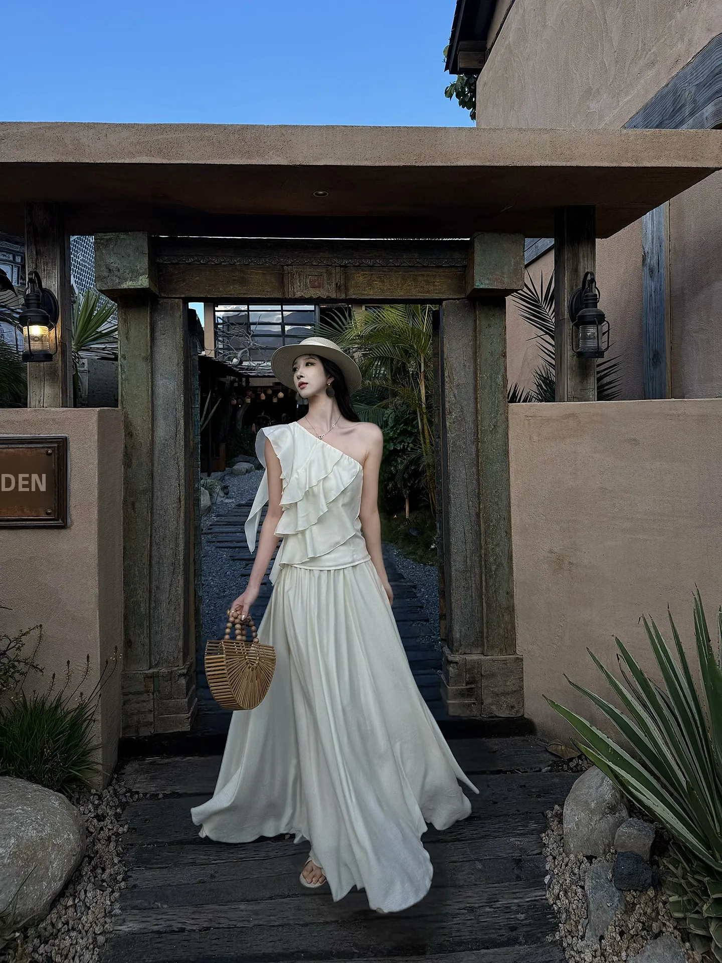 

Летний комплект от Onion: новый стиль, длинная юбка с кружевной отделкой, топ с открытыми плечами и ацетатной вставкой, юбка миди с высокой талией для женщин