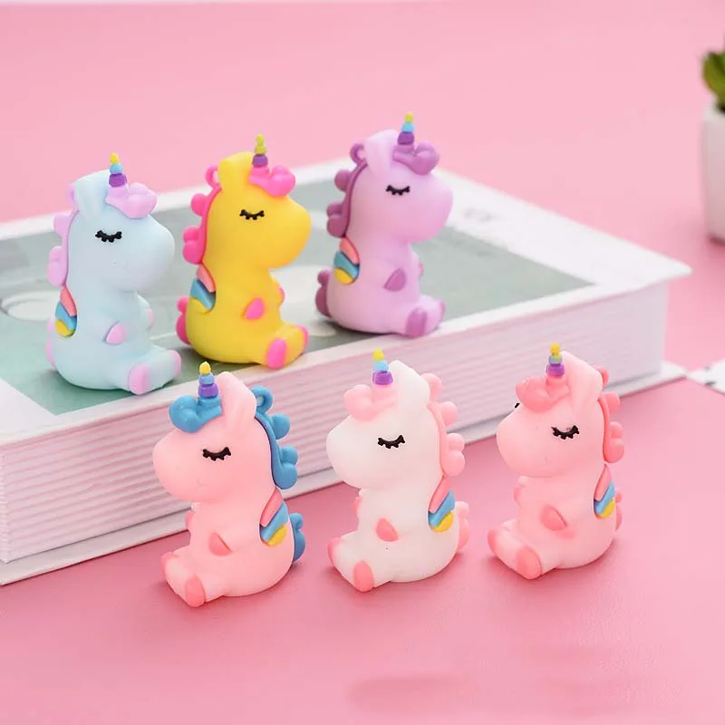 Criativo unicórnio chaveiro dos desenhos animados silicone carro pingente casal pvc 3d brinquedo pingente pequeno presente