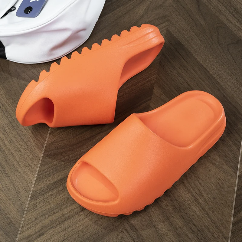 Luxury Young Men 35~45 Summer Designer Men\'s Women Comfortable Foam Runner Slides Casual Slippers Beach Sandals Sneakers Shoes