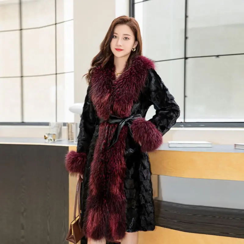 New Fashionable Young and Slim Mink Fur Coat+raccoon Fur Collar Fur Coat for Women