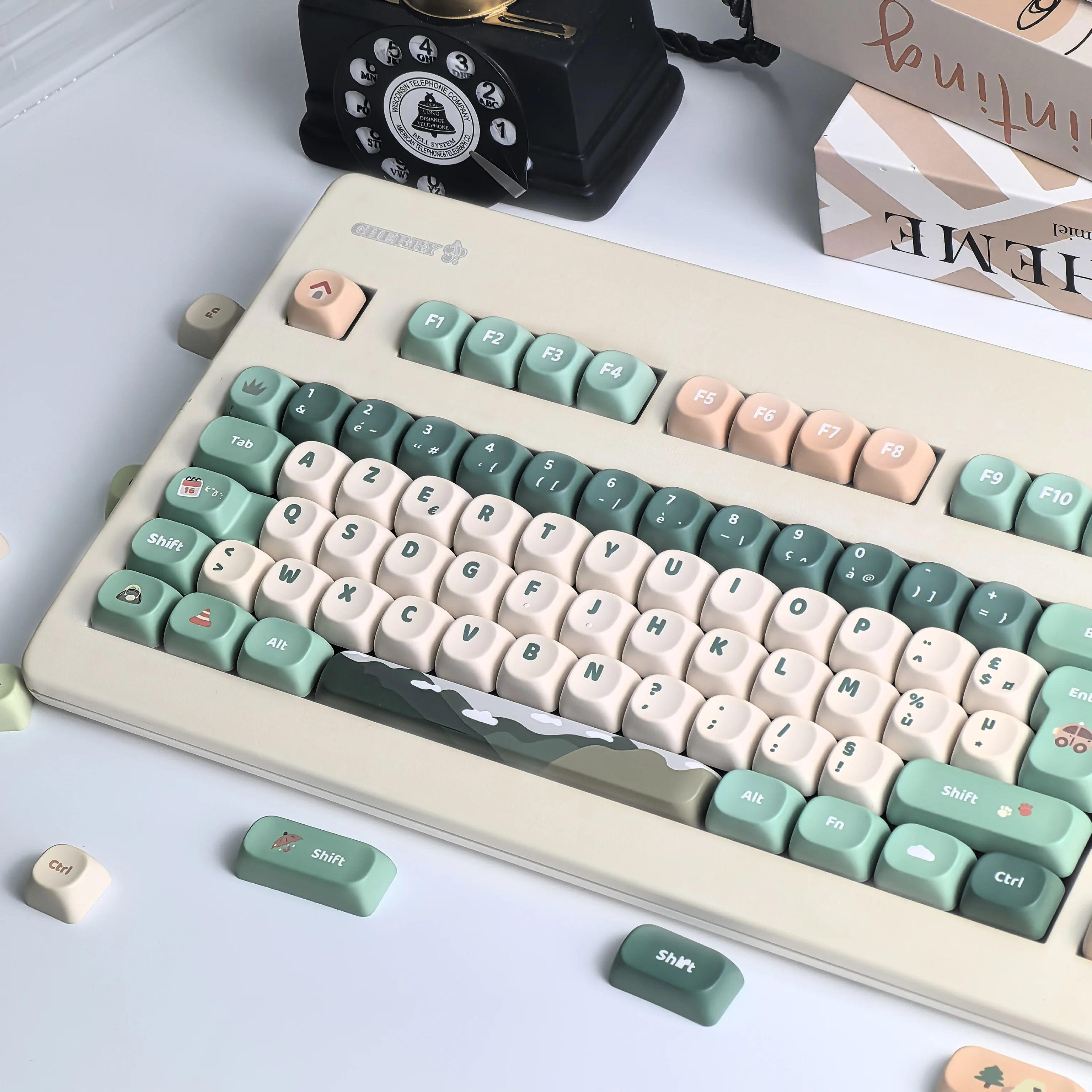 MAIMOOO Keycap AZERTY Iso French Layout Keyboard Keycaps Moa Pbt Customizable 133-Keys Yuan Xing Spring Green Cute Keycaps
