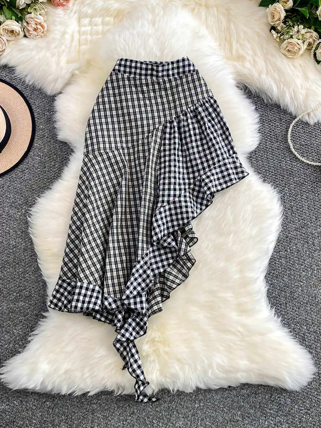 

Women's Black White Plaid Gothic Asymmetrical Skirt Vintage Y2k Mid Long Skirt Harajuku Emo 2000s A-line Skirts Clothes Autumn