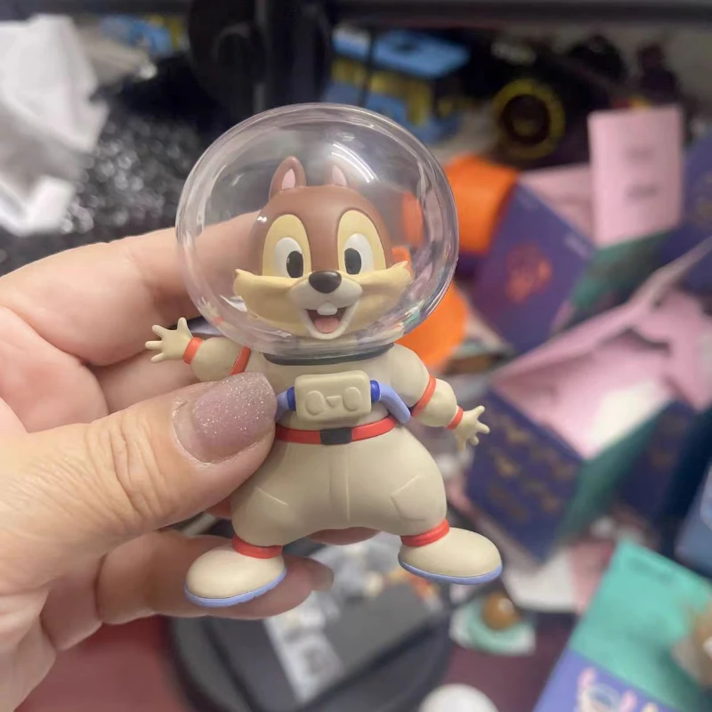 Chip e Dale Serie a tema spaziale Scatola cieca Astronauta Spazio Figurina Bambola magnetica Ornamento da tavolo Gashapon Giocattoli Regalo anime