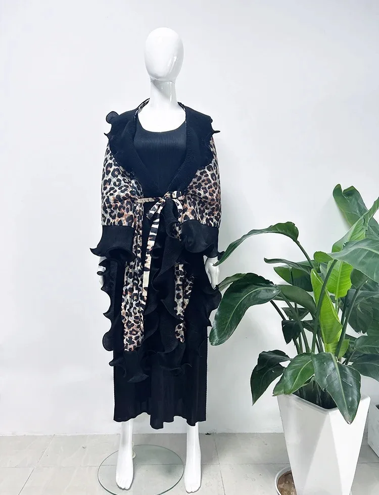 

2025 Miyake Pleated Printed Cape + Sleeveless Vest Two-piece Sets Skirt New High-end Women's Clothing Set