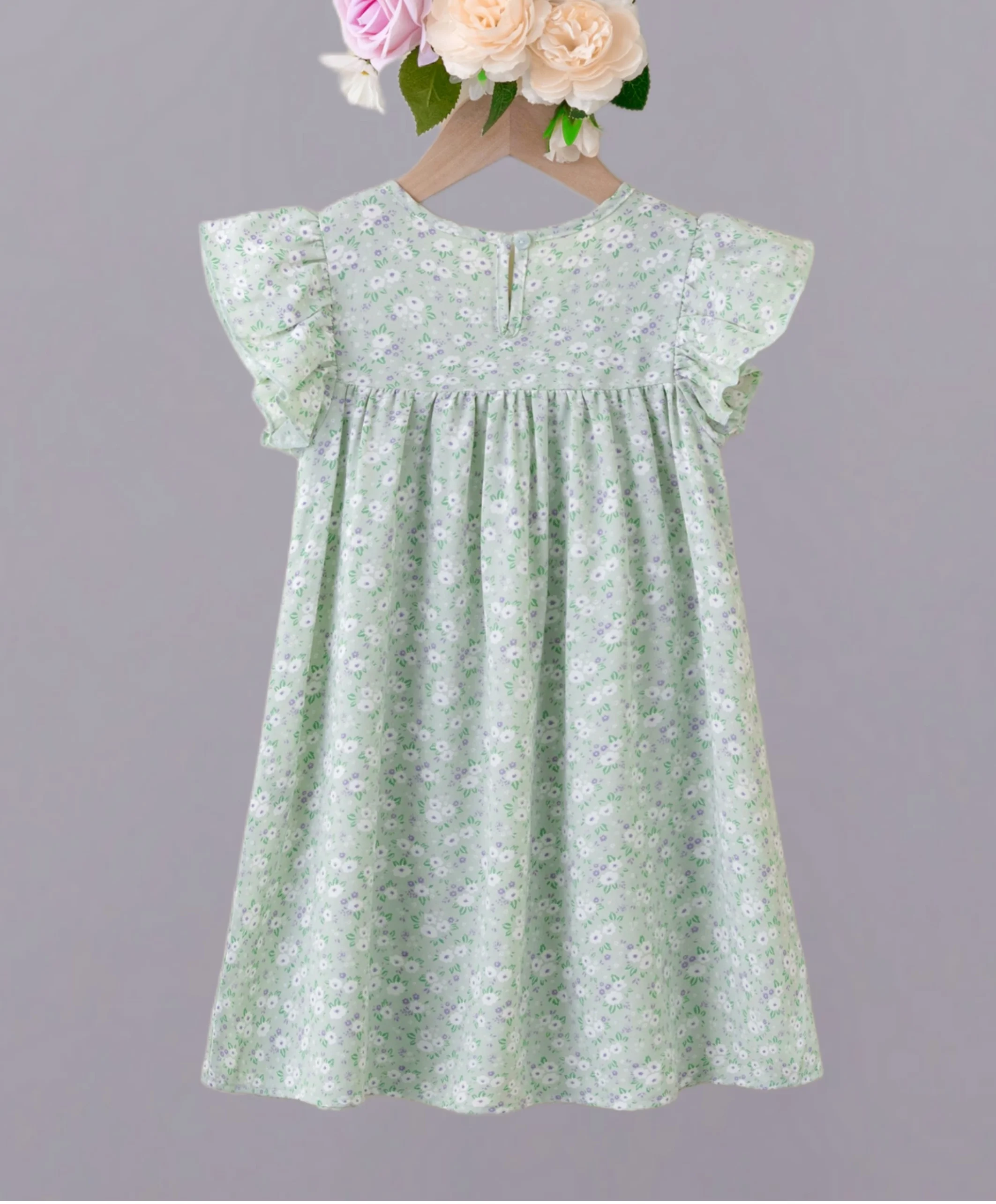 Girls pastoral style floral dress - light green background, fresh small flower pattern