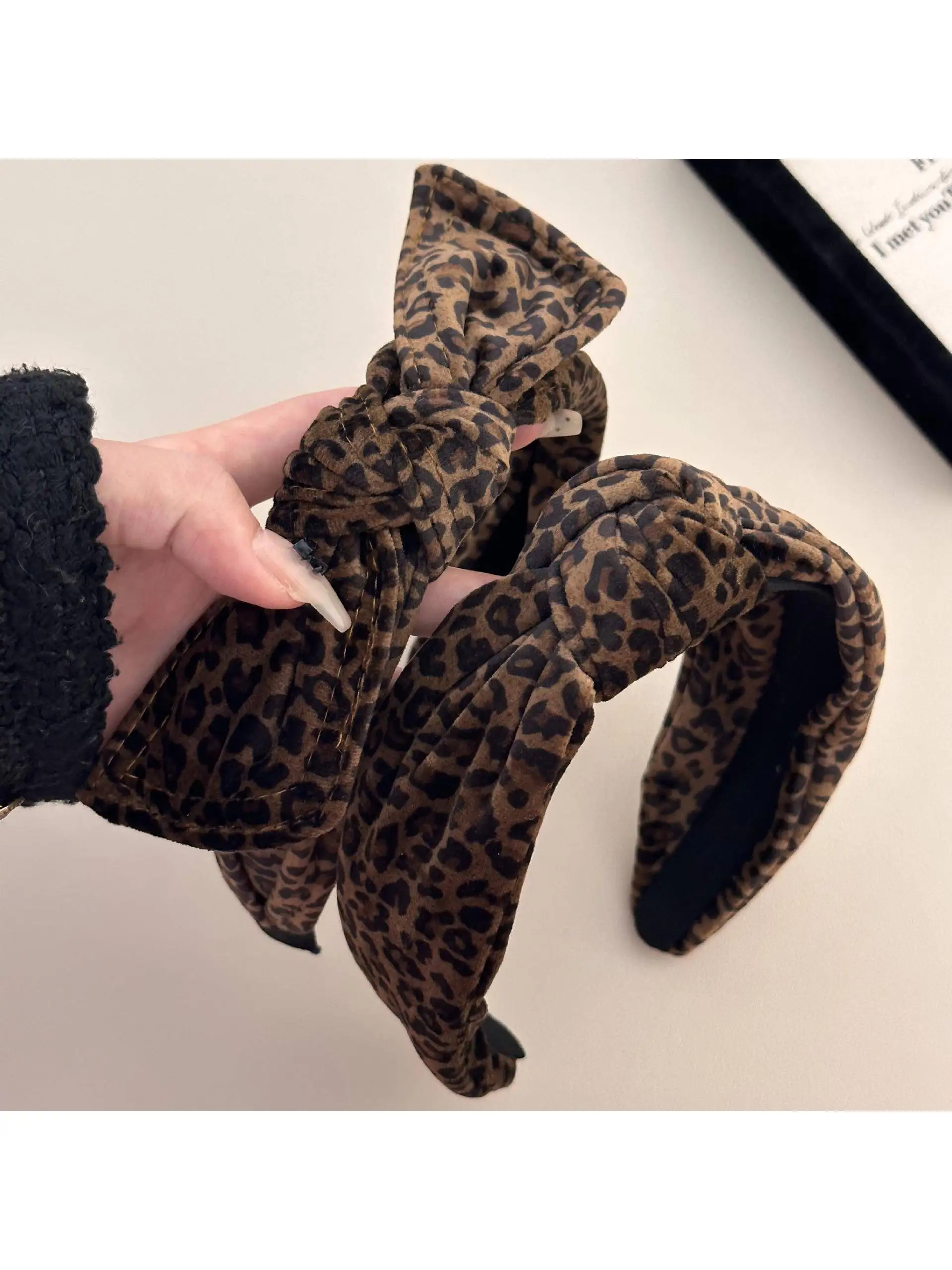 tiara-feminina-estampa-de-leopardo-estilo-outono-inverno-com-borda-larga-e-design-cruzado-versatil-estilo-florestal-para
