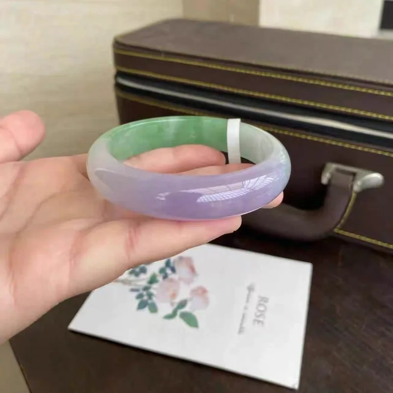 New collection: Spring-colored with ice-like floral patterns, a , a genuine jade bracelet, a c
