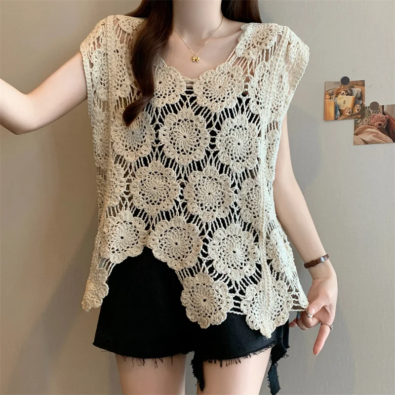 

New Fashion Hook Flower Hollow Out Sun Protection Shirt 2025 Summer Loose Women Blouse Sleeveless Knitted Vest Tops