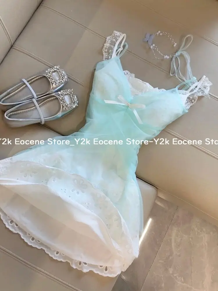 الحلو الأزرق الأبيض جديد قطعتين مجموعة النساء السباغيتي حزام الدانتيل المرقعة فستان البدلة كوريا موضة القوس عطلة الشاطئ الزي 2025