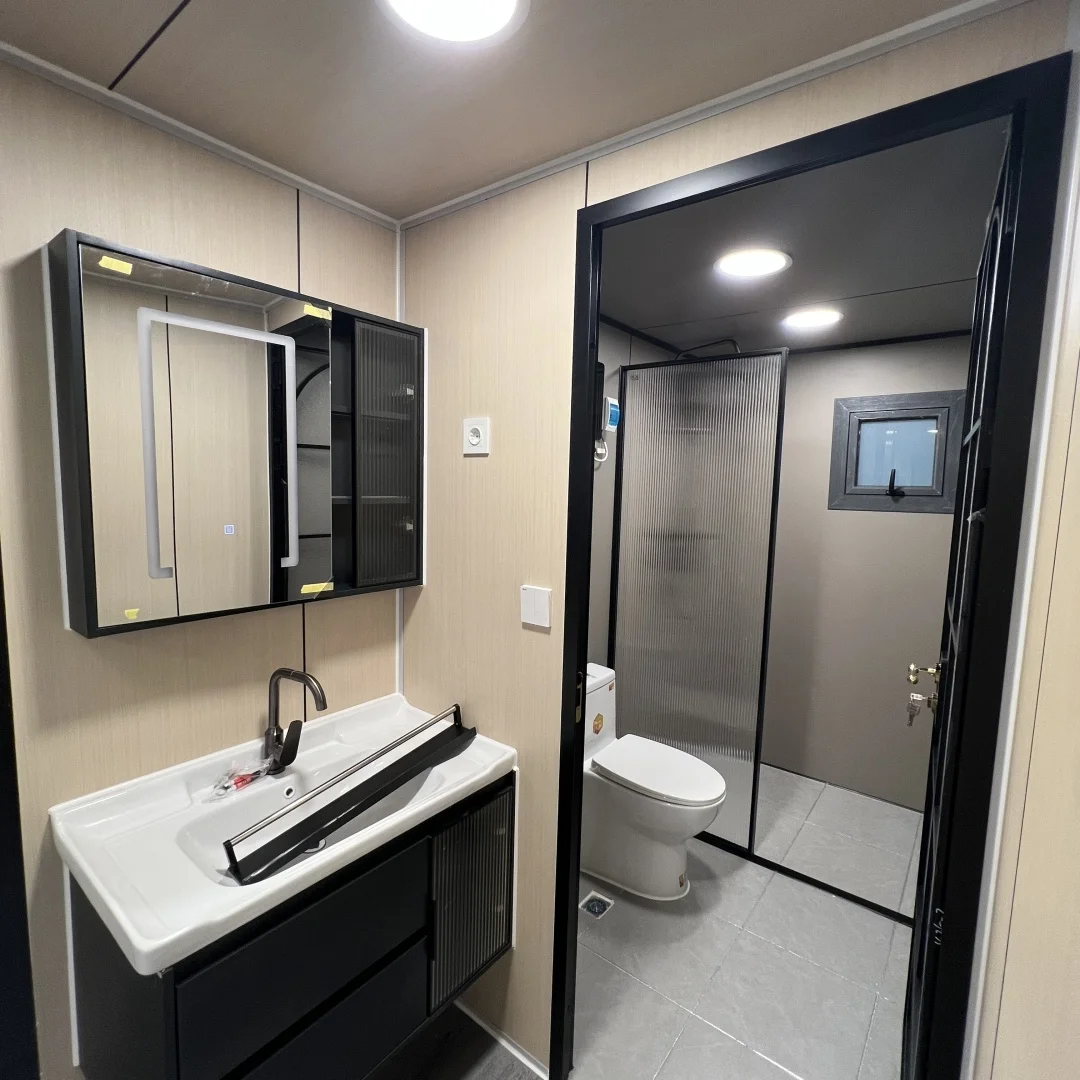 Prefabricated Houses and Container Houses with 2/3/4/5 Bedrooms, Custom Movable Extendable Houses with Bathrooms and Kitchens.