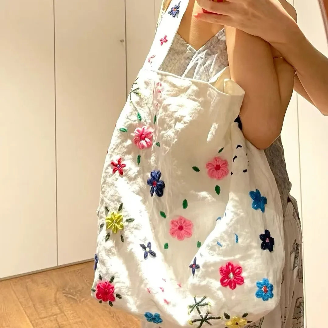 

Summer Fashion New Embroidered Colorful Flower Pattern Decoration Large Capacity Bucket Type Single Shoulder Bag For Women Trend
