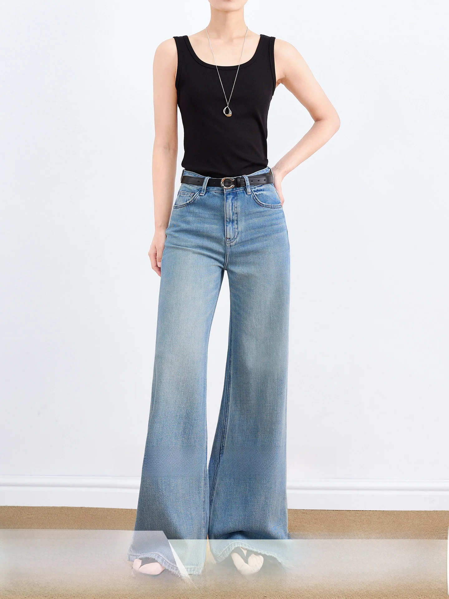 

Classic Light Blue Straight Leg Jeans Women's High Waist Distressed Slim Fit Casual Cotton Denim Pants Commute Style