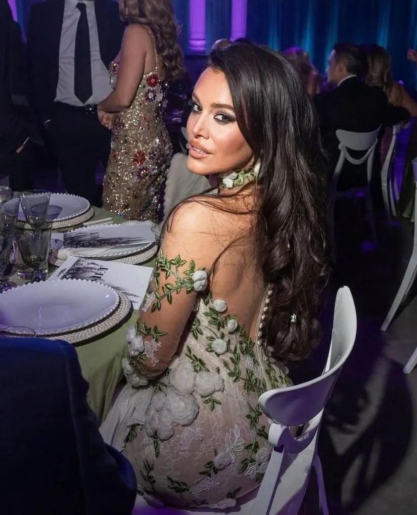 Gorgeous Champagne Maxi Dress For Party Custom Made Long Prom Gowns Buttons Applique Floral Formal Party Gowns Illusions Sleeve