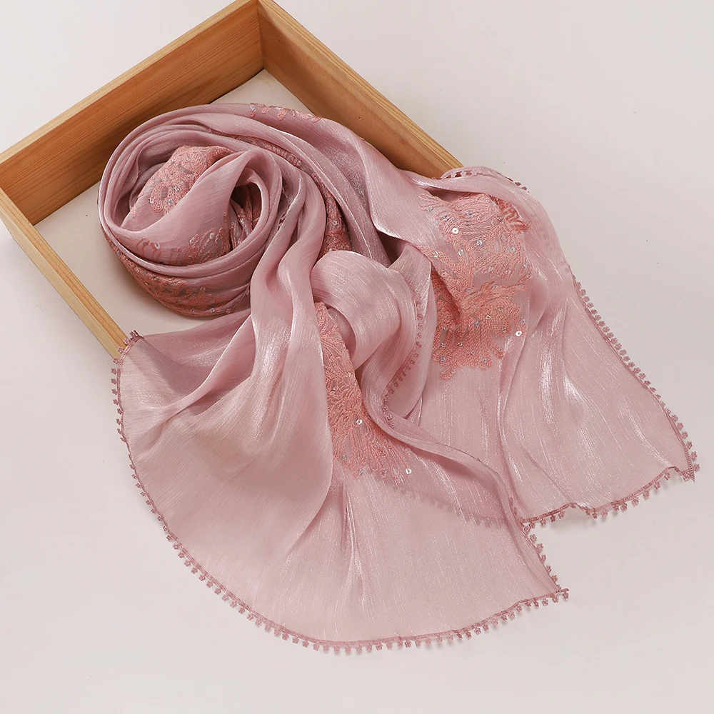 Blumenbestickter Hijab mit Funkelnden Pailletten, Glänzender Schal, Atmungsaktiver Islamischer Damenschal, Party-Gebetstuch, Kopftuch – Detail 2