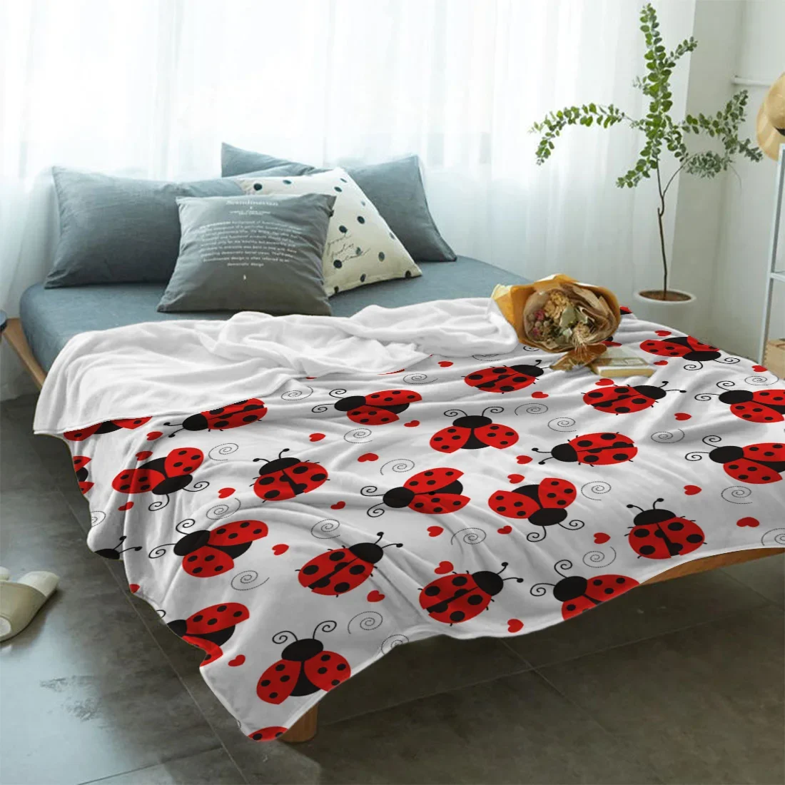 Fleece Throw Bed Blanket Lightweight Super Soft Cozy Red Ladybug White Background Blanket Gift for Adults Kids