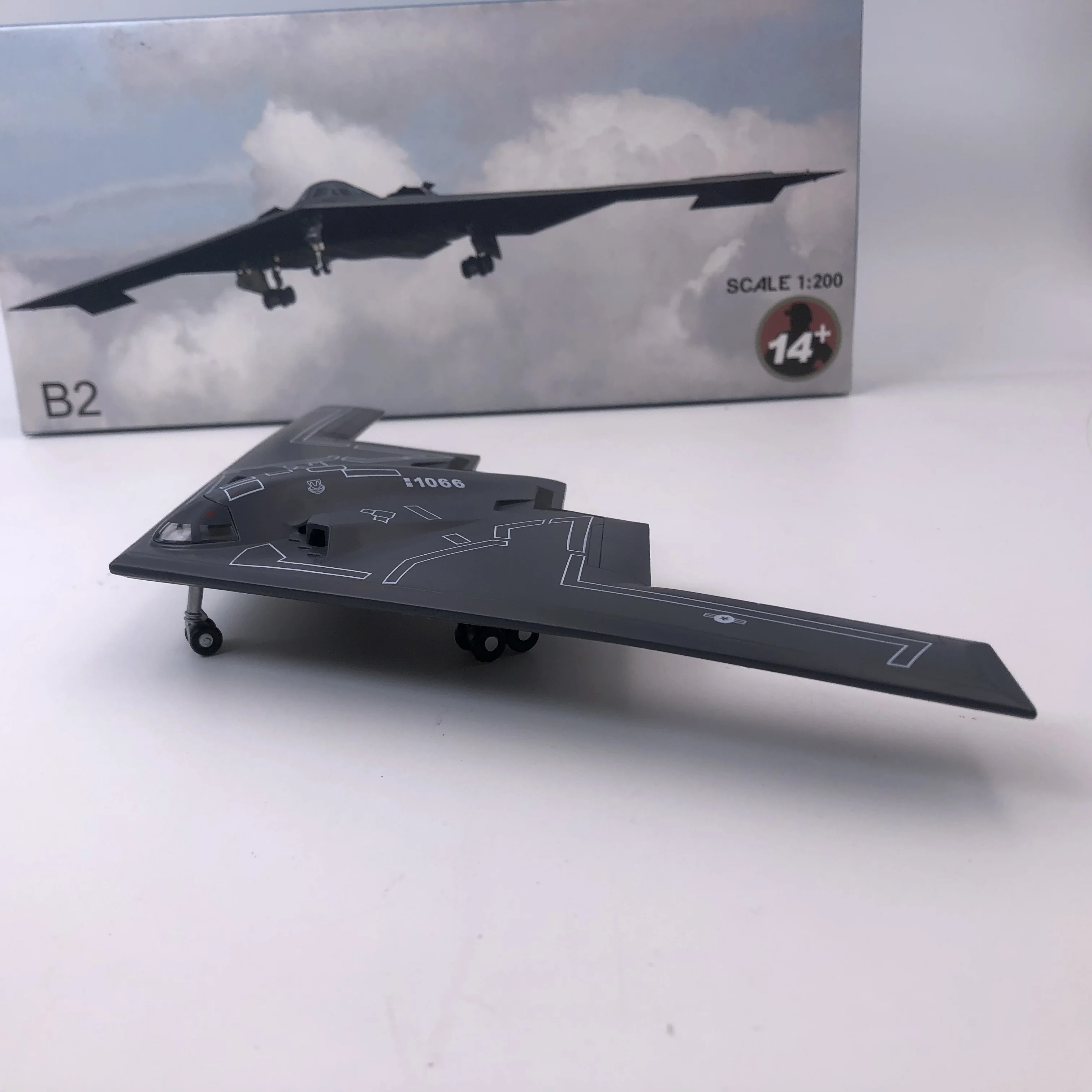 WLTK USAF B-2A America Spirit Stealth Bomber 1/200 Diecast Aircraft Jet Model