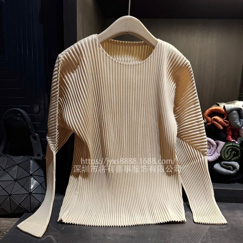 Koszulka Miyake z plisowanym patchworkiem 2025 Damska bluzka plisowana Jesień Nowość Styl dojazdowy Minimalistyczna Jednolita Bluzka z długim rękawem i plisami