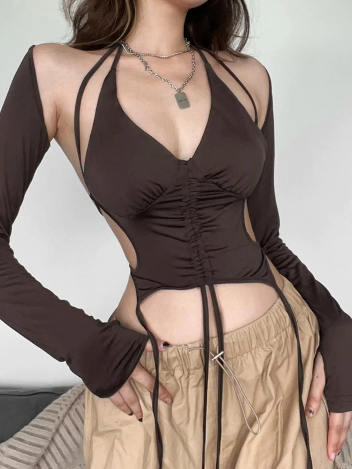 Damski komplet: ażurowa długa kamizelka i T-shirt, obcisły krój, odzież wierzchnia, dekolt w serek.