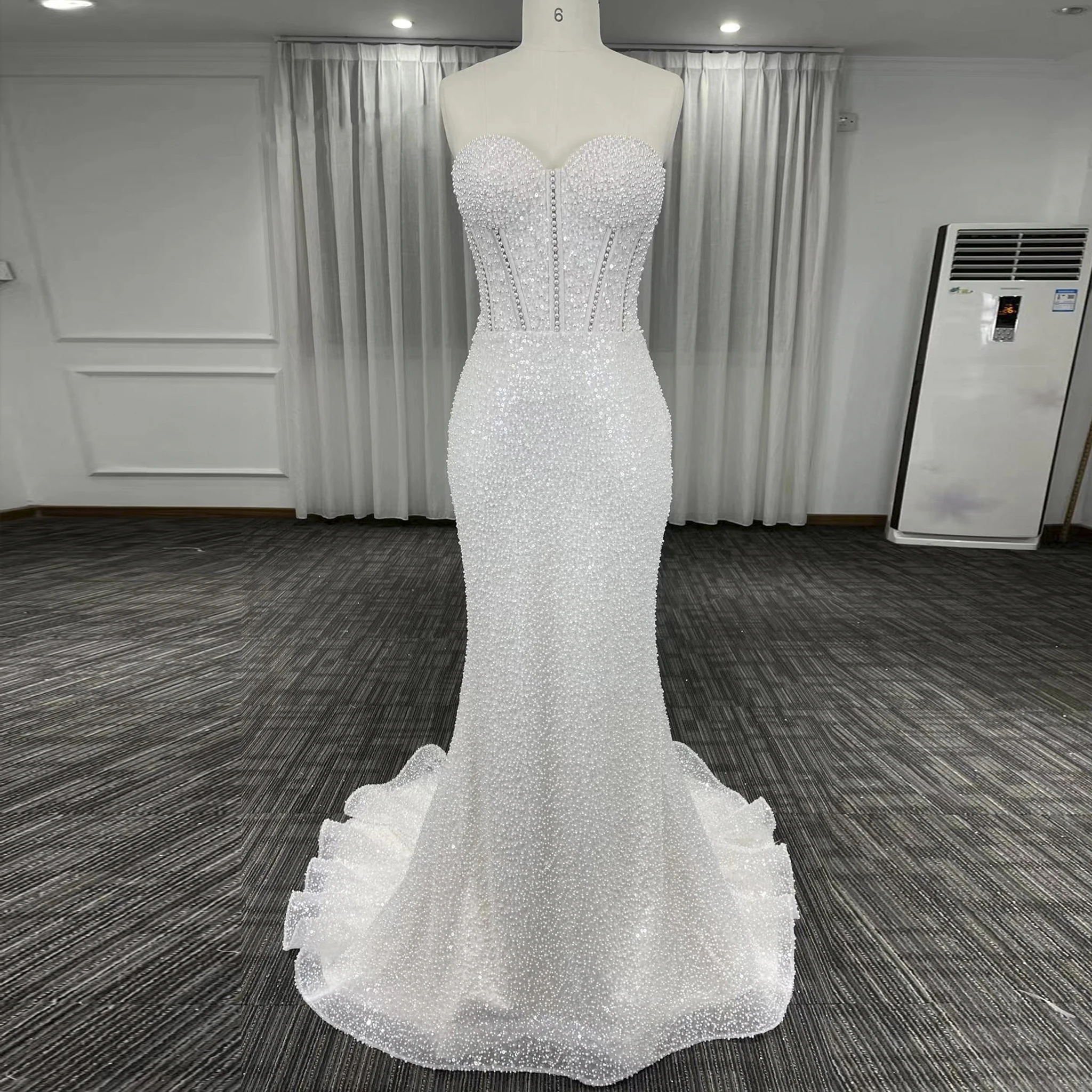 โรซี่เมย์ ชุดแต่งงานทรงเมอร์เมดแบบเกาะอกประดับลูกปัดและมุก ดีไซน์หรูหราสำหรับเจ้าสาว