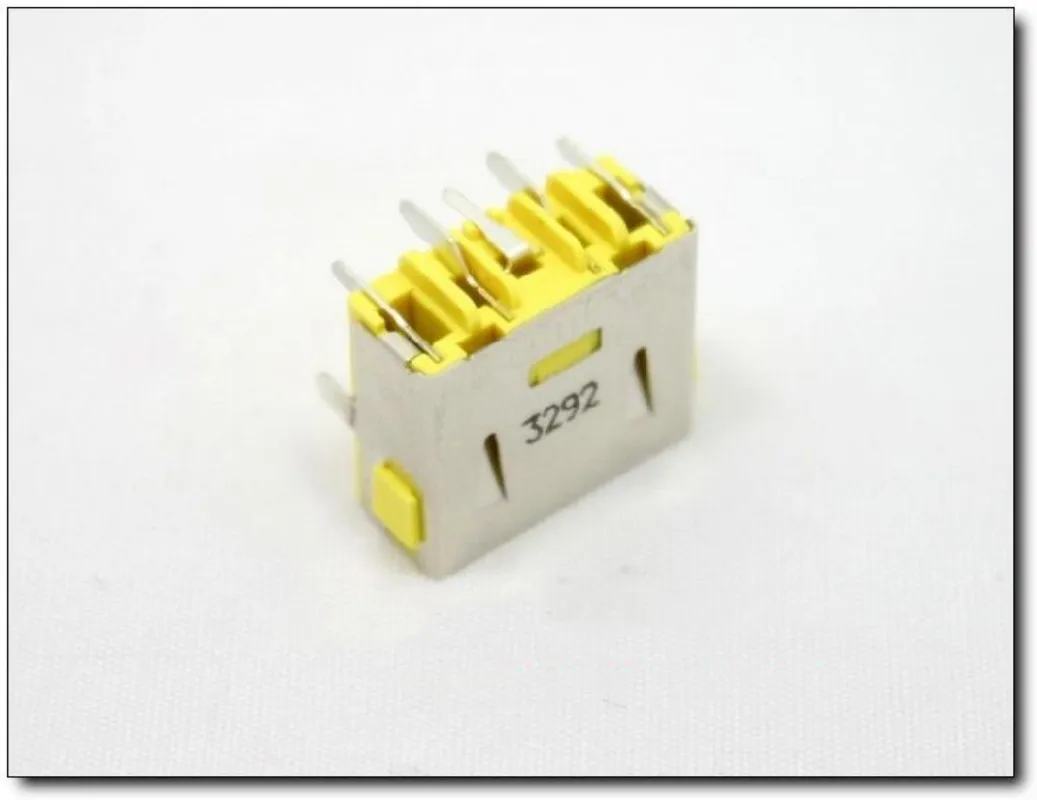 Konektor soket daya DC persegi kuning horisontal plug-in 10A arus tinggi 021