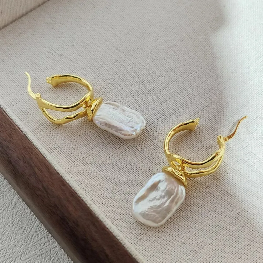 

Classic Ladies Design Personalized Earrings Baroque Pearl Earrings Temperament High-end Niche Earrings Ins Style Pearl Earrings