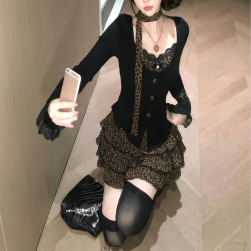 

Autumn and Winter Spicy Girl Style Slimming Sexy Temperament Fake Two-piece Top Leopard Print Fluffy Short Skirt Two-piece Set