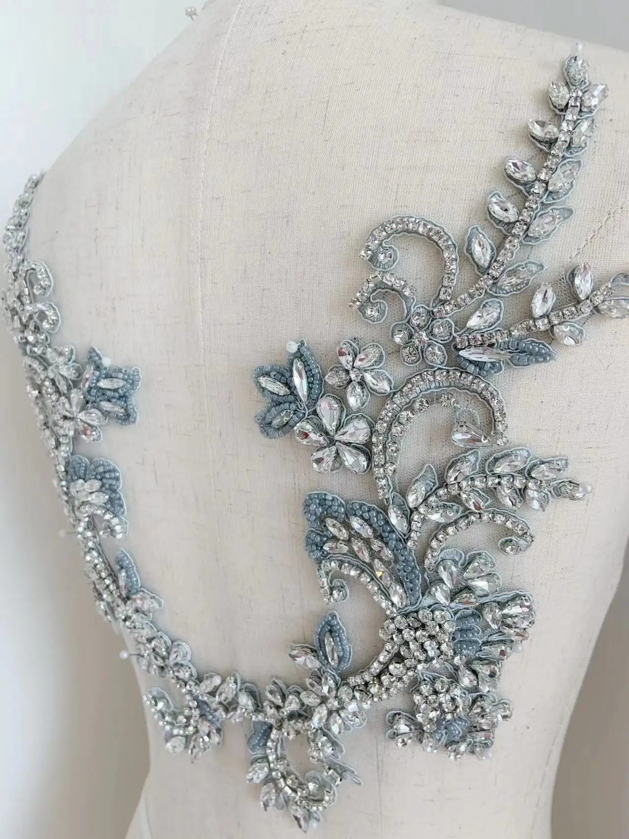 

Бледно-голубой тяжелый бисер со стразами, аппликация, элегантный хрустальный цветок, лиф, нашивка для бального платья, кутюр, особых мероприятий, свадебного декора