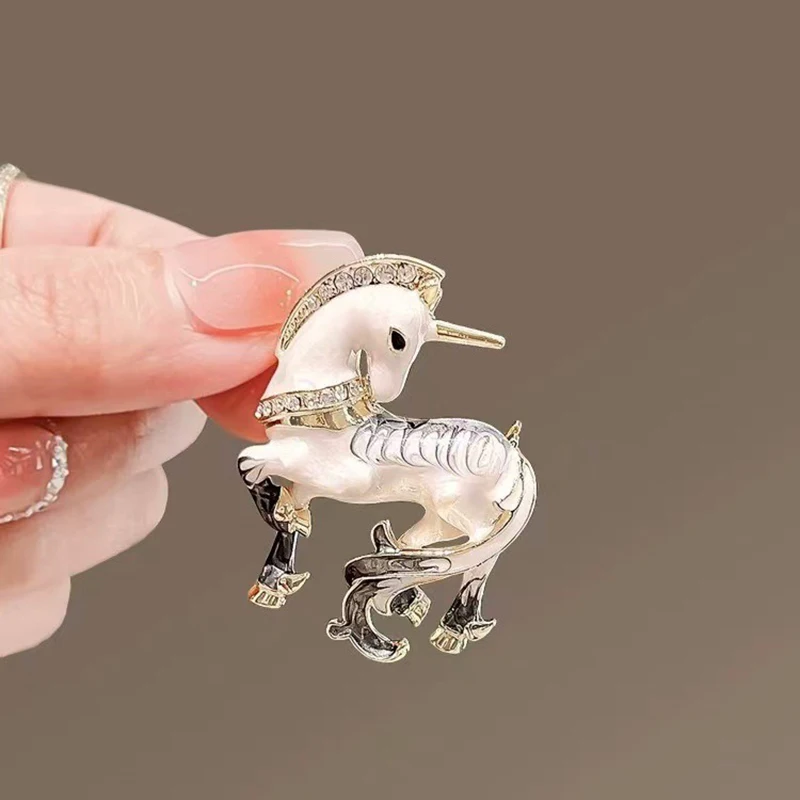 Animal Rhinestone Brooch Exquisite Lucky Horse Brooch Alloy Brooch For Clothing Comfortable For Casual Gathering Jackets Parties