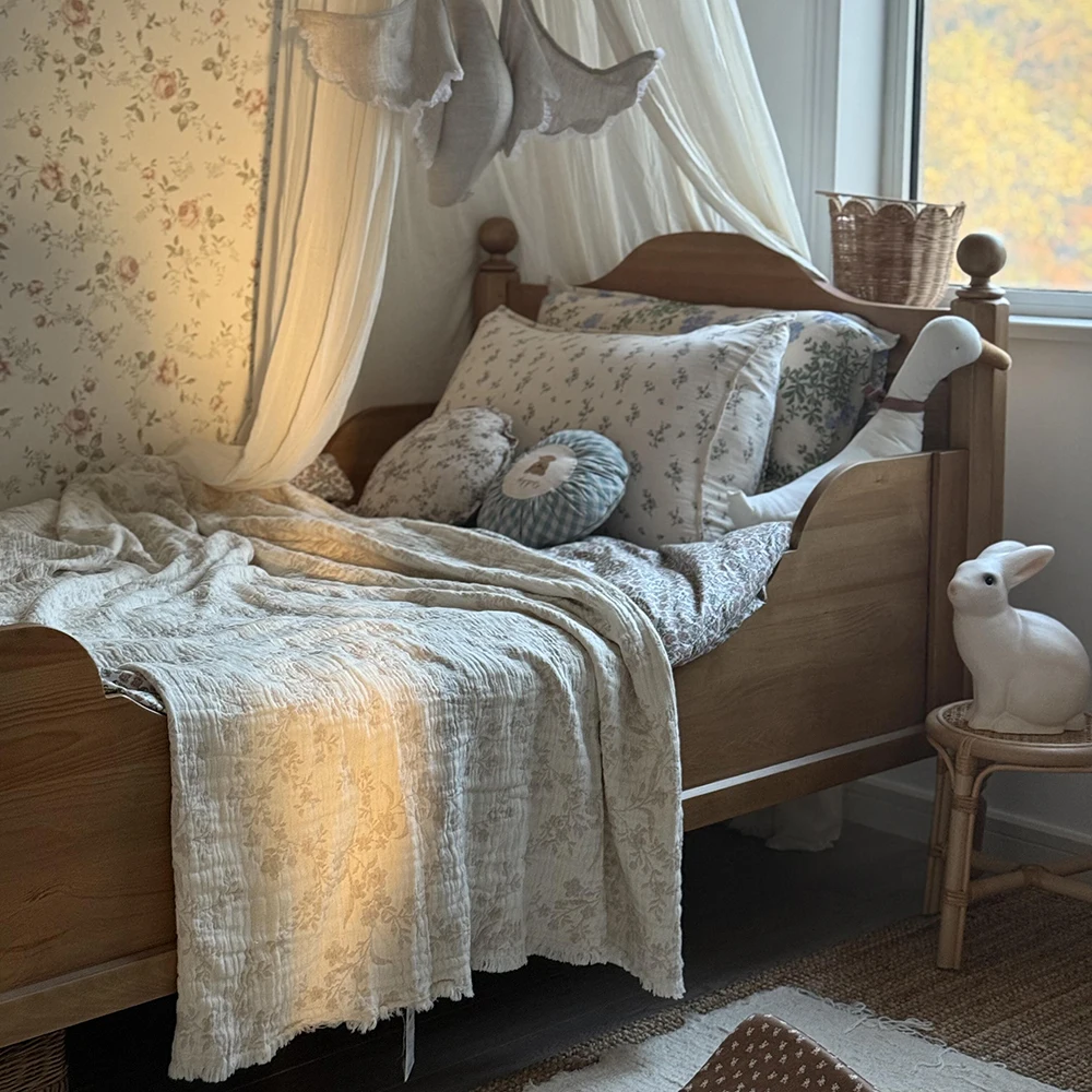 Solid wood children's bed French retro princess bed medieval small apartment household sleigh  B & B